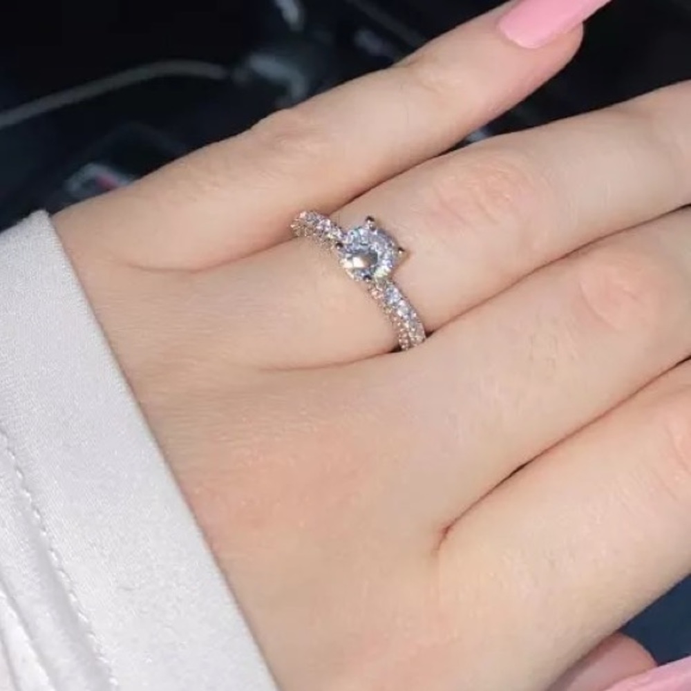 Sterling silver round cut engagement ring - Picture 4 of 4